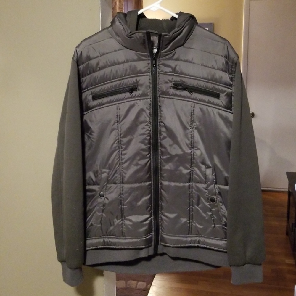 Lightweight hooded jacket